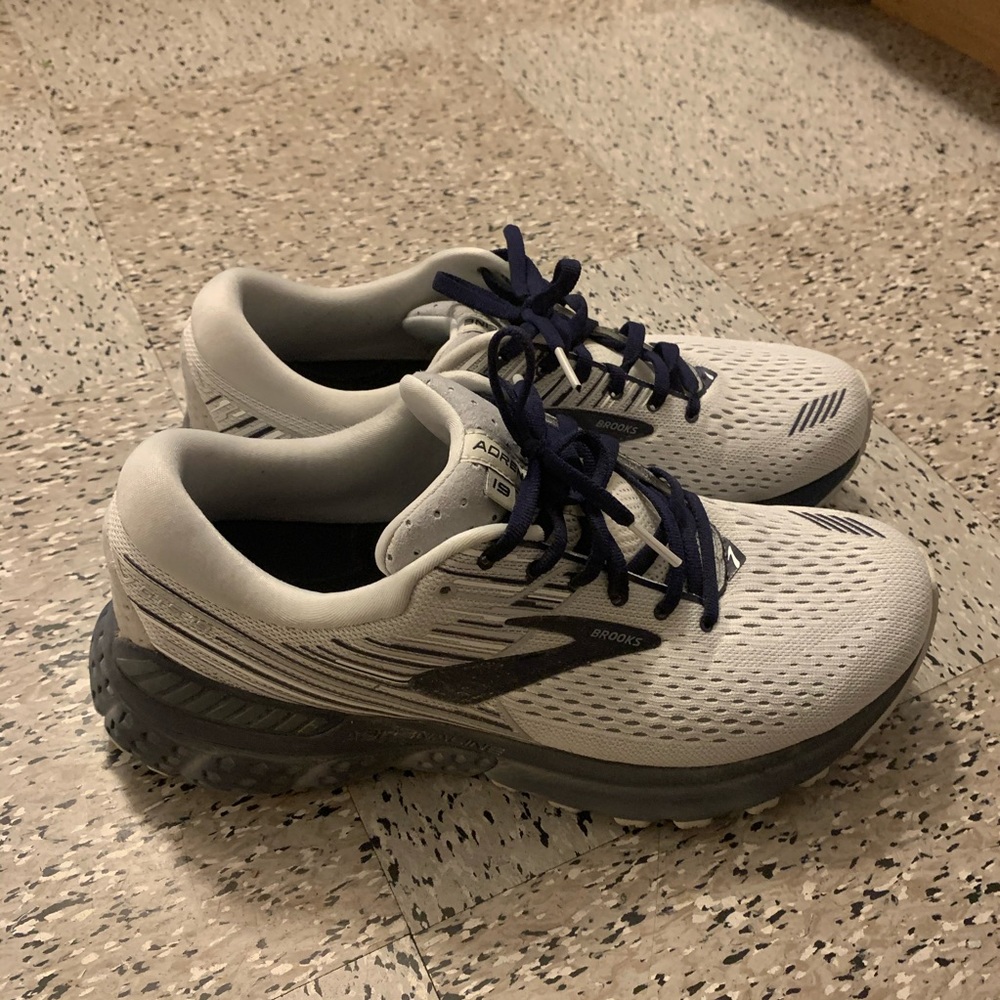 Brooks adrenaline gts 19 running shoes
